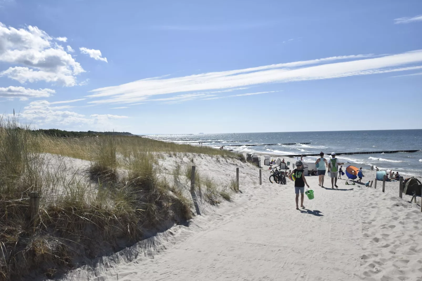 Bernstein mit Balkon am Sandstrand-Areas summer 1km