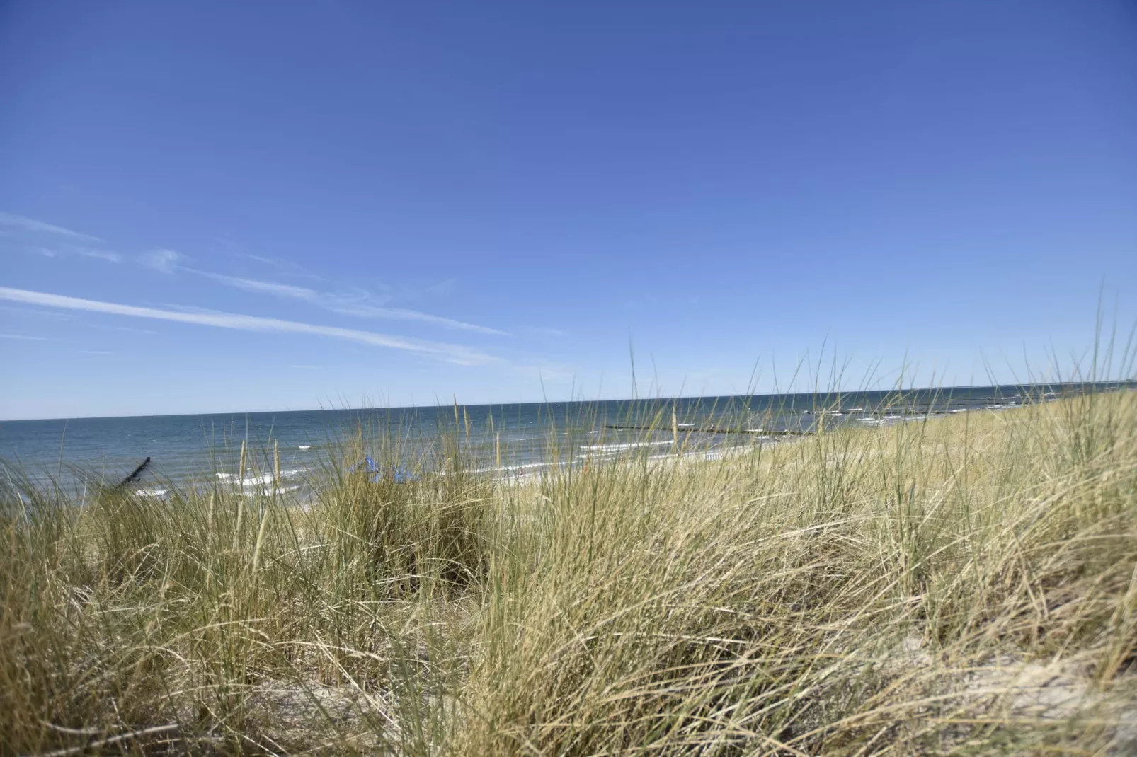 Bernstein mit Balkon am Sandstrand-Areas summer 5km