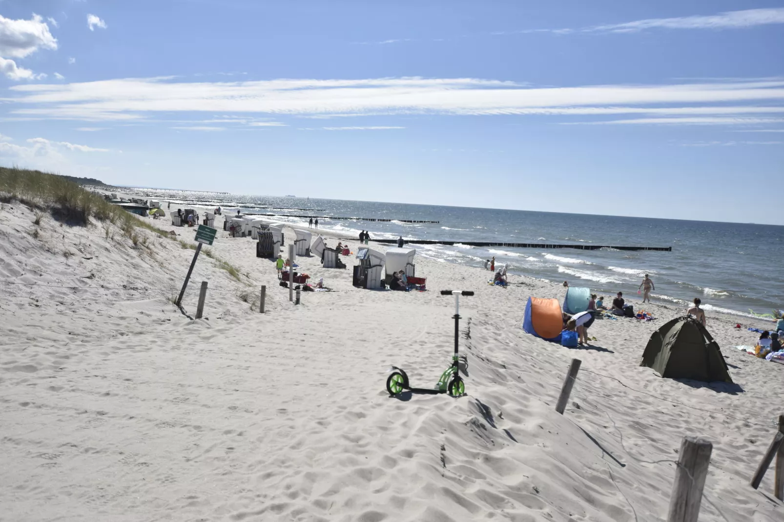 Bernstein mit Balkon am Sandstrand-Areas summer 5km
