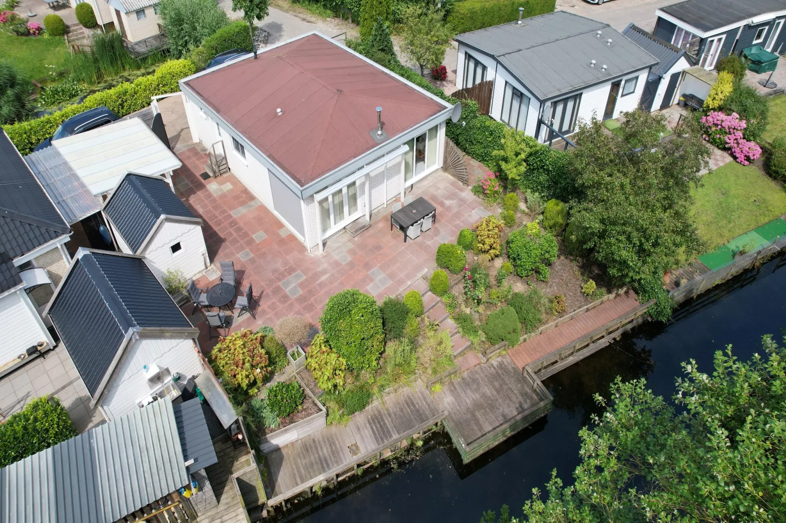 Fijne bungalow in Makkum-Exterior summer