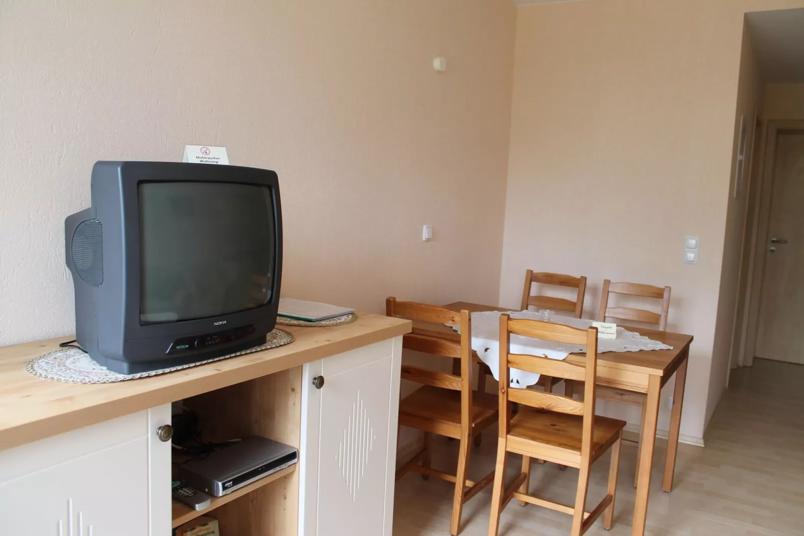 Eisente 4-Dining room