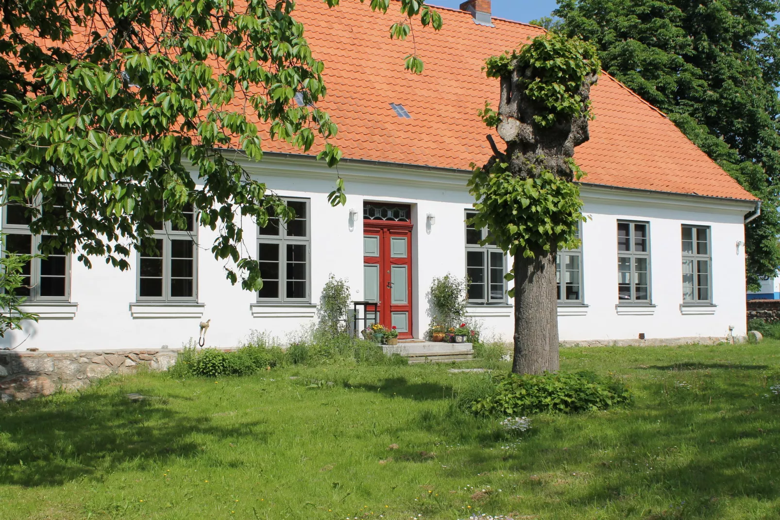 Hagen-Exterior summer