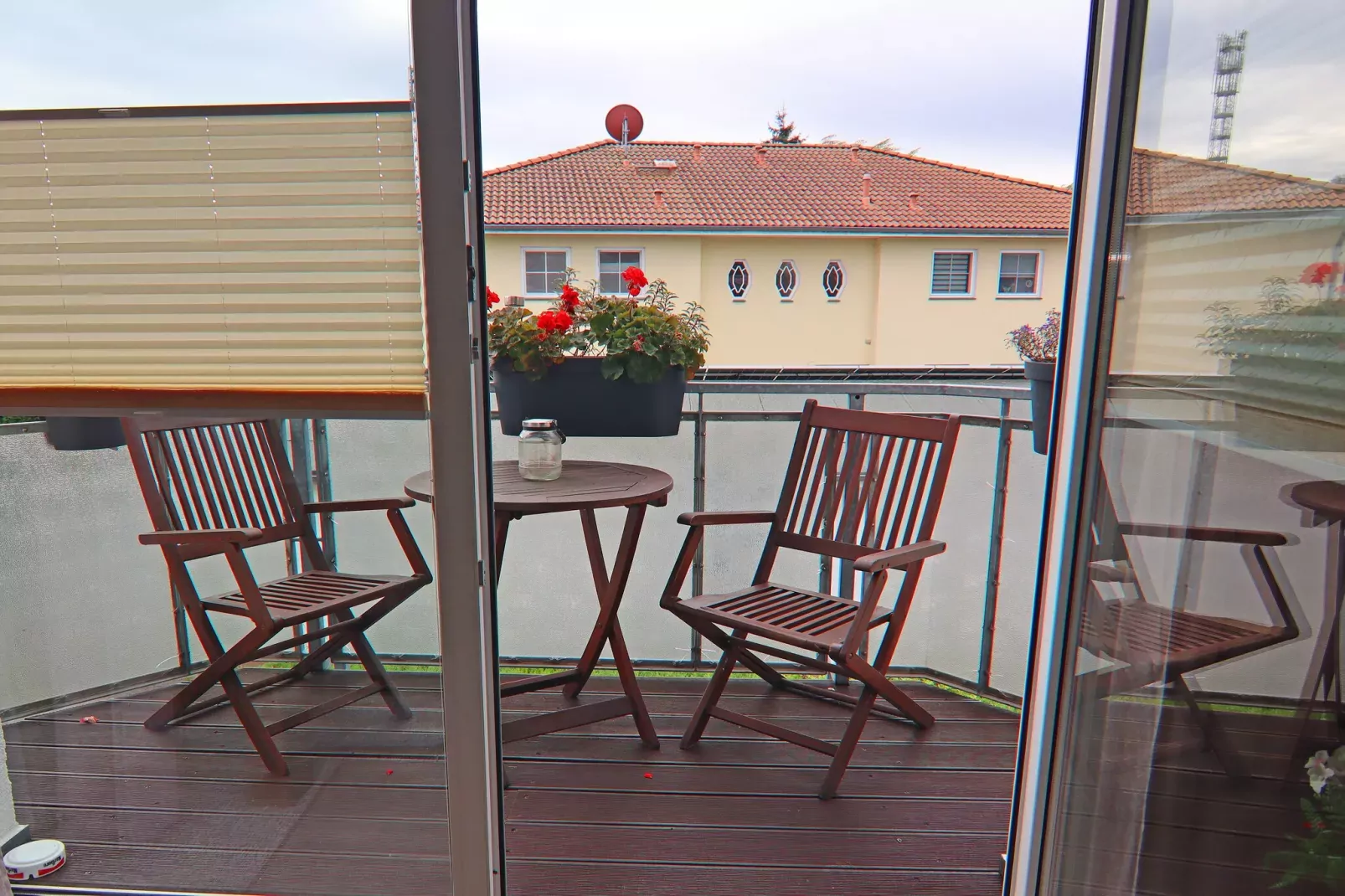 OG Whg 7 links-Terrace balcony