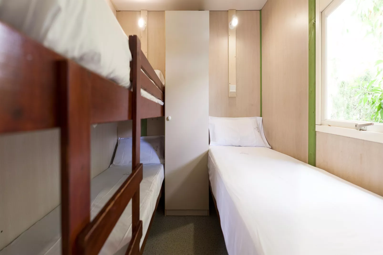 Camping Cambrils Playa 1 BUNGALOW OASIS-Bedroom