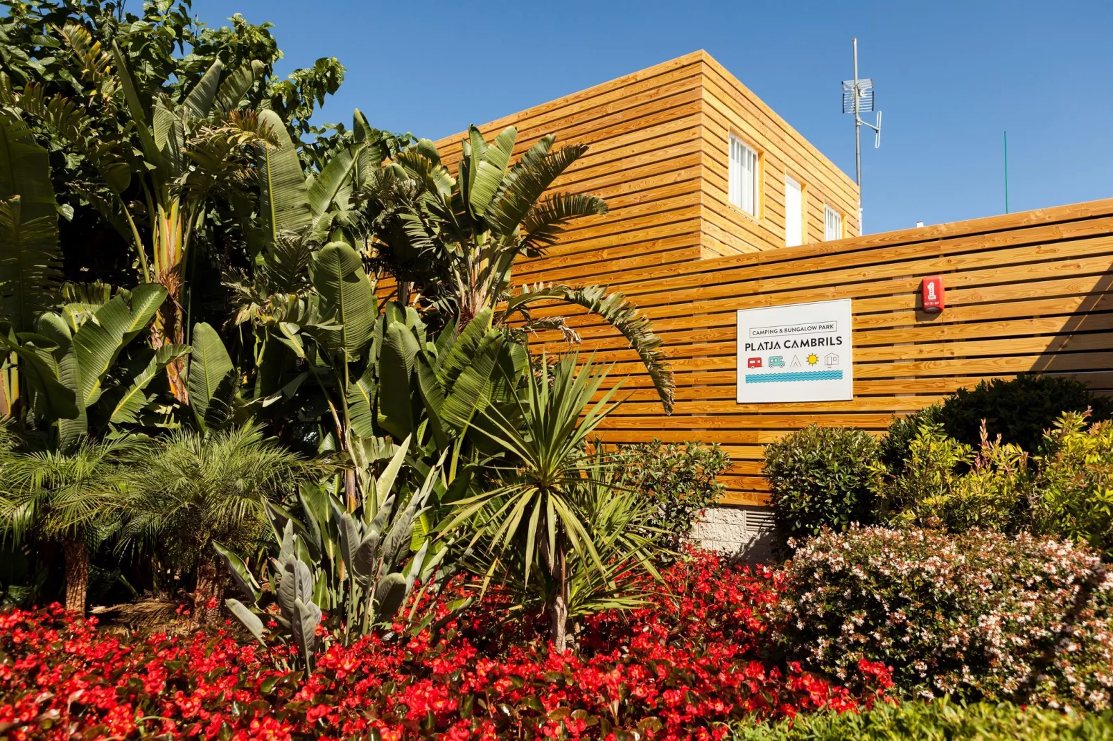 Camping Cambrils Playa 1 BUNGALOW OASIS-Gardens summer