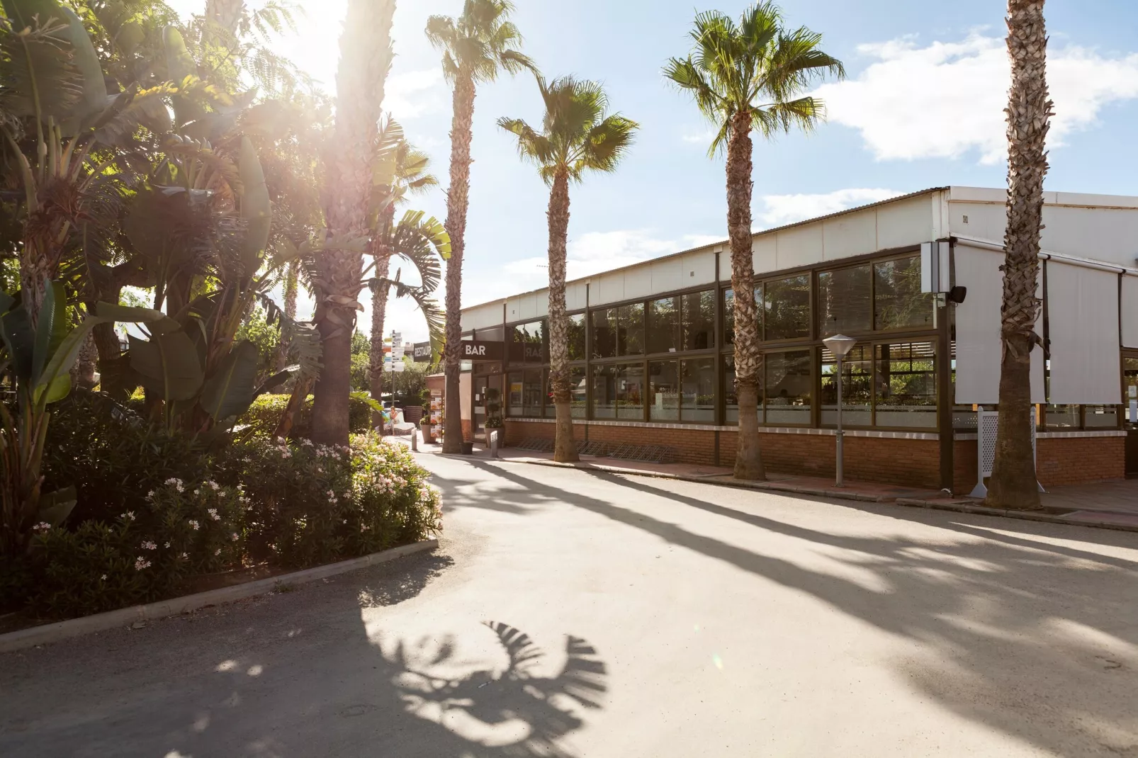 Camping Cambrils Playa 1 BUNGALOW OASIS-Areas summer 1km
