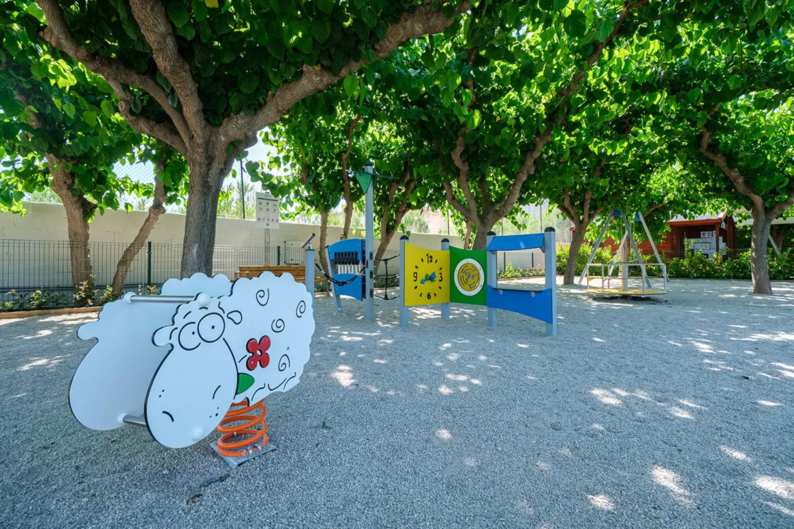 CAMPING ESTIVAL VENDRELL PLATJA TENT GRAND SAFARI GLAMPING-Gardens summer