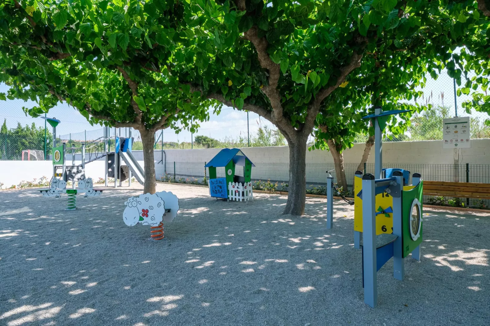 CAMPING ESTIVAL VENDRELL PLATJA TENT GRAND SAFARI GLAMPING-Gardens summer
