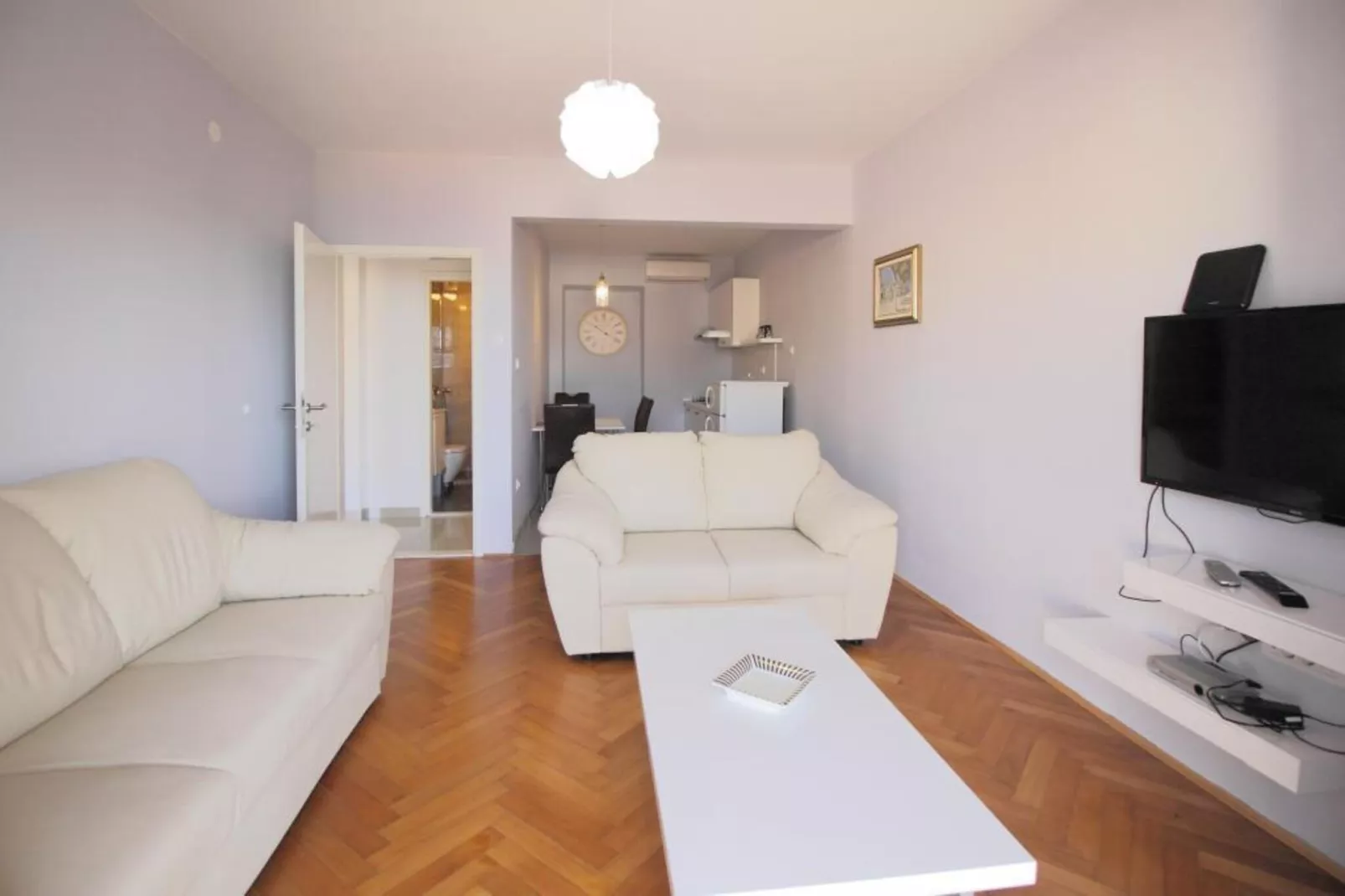 Apartments Dubreta - Two Bedroom Apartment with Balcony-Living room