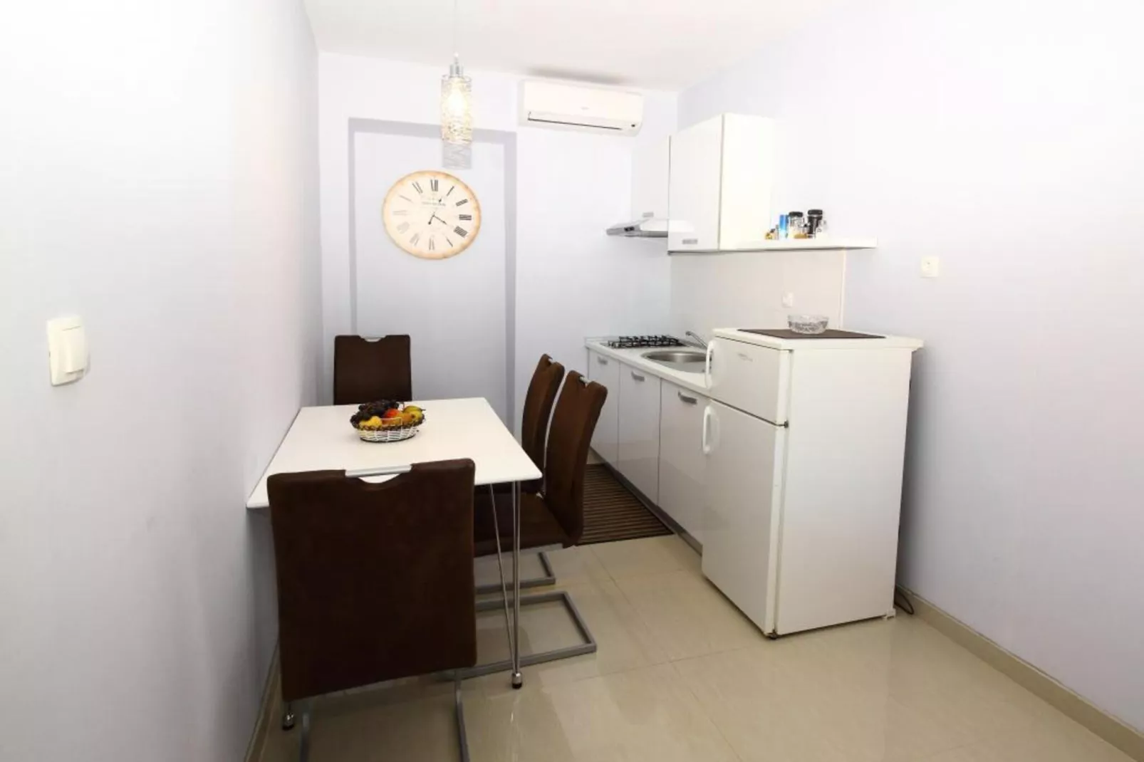 Apartments Dubreta - Two Bedroom Apartment with Balcony-Kitchen