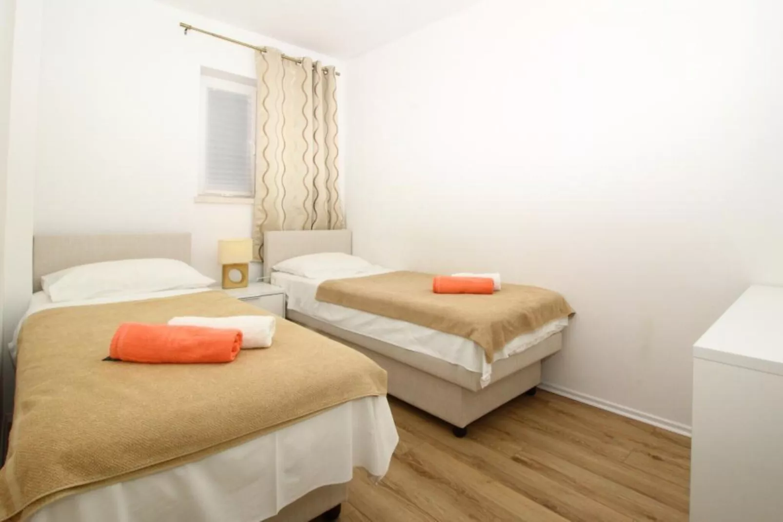 Apartments Dubreta - Two Bedroom Apartment with Balcony-Bedroom