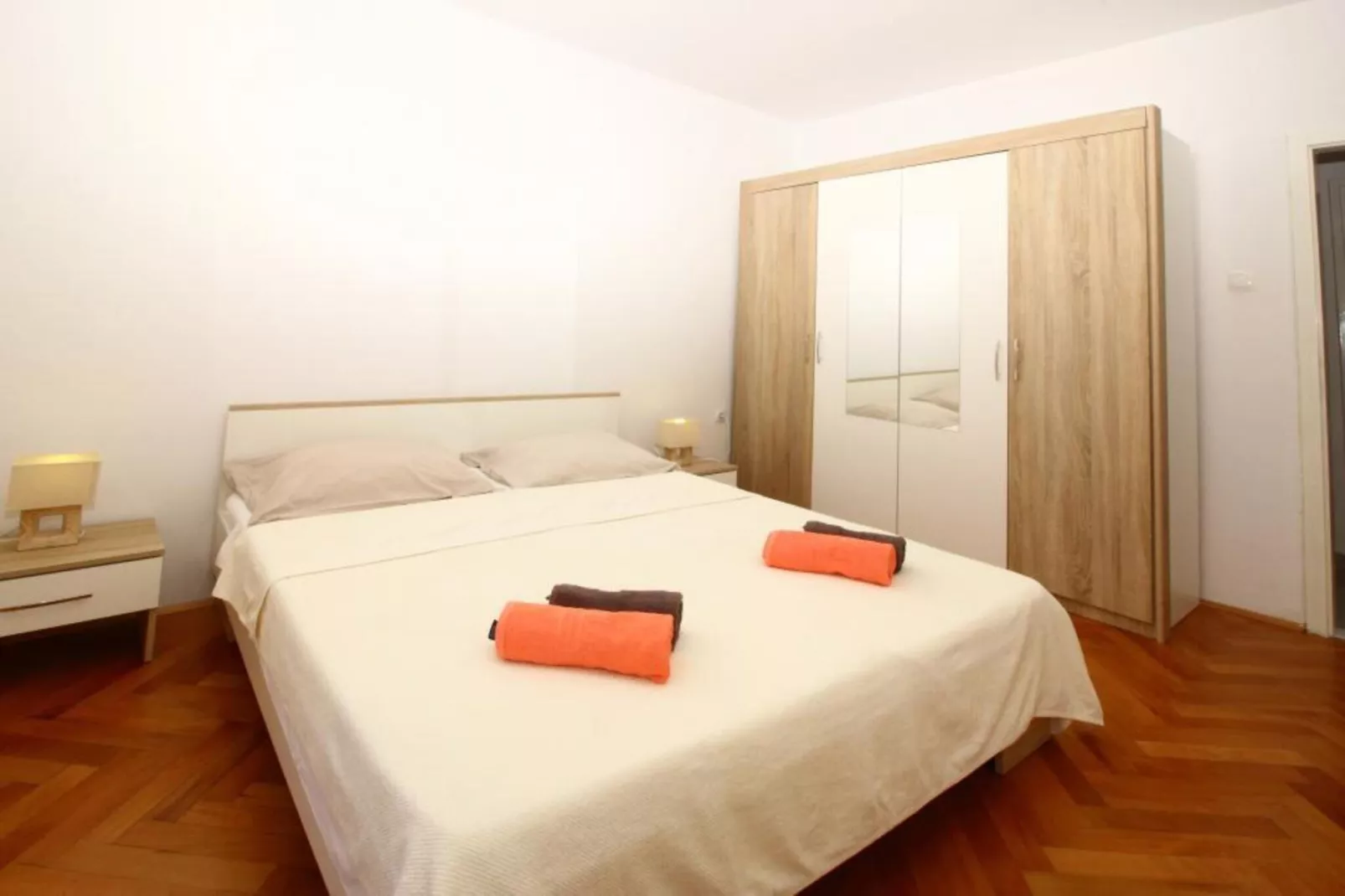Apartments Dubreta - Two Bedroom Apartment with Balcony-Bedroom