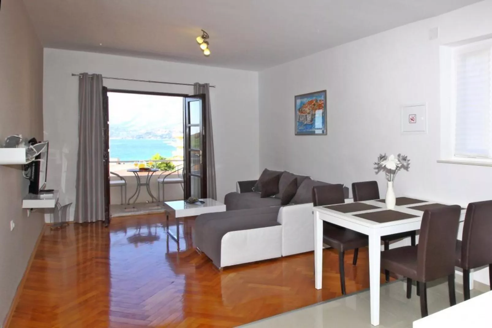 Apartments Dubreta - Superior Two Bedroom Apartment with Balcony (2nd Floor)-Living room