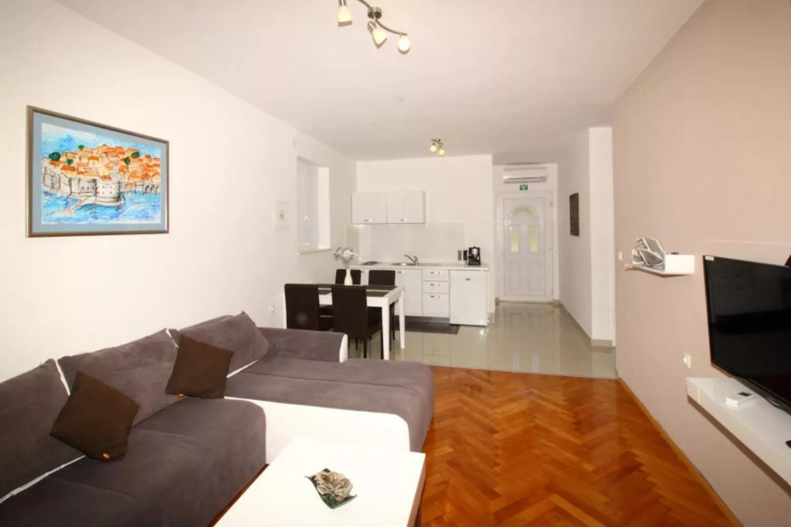 Apartments Dubreta - Superior Two Bedroom Apartment with Balcony (2nd Floor)-Living room
