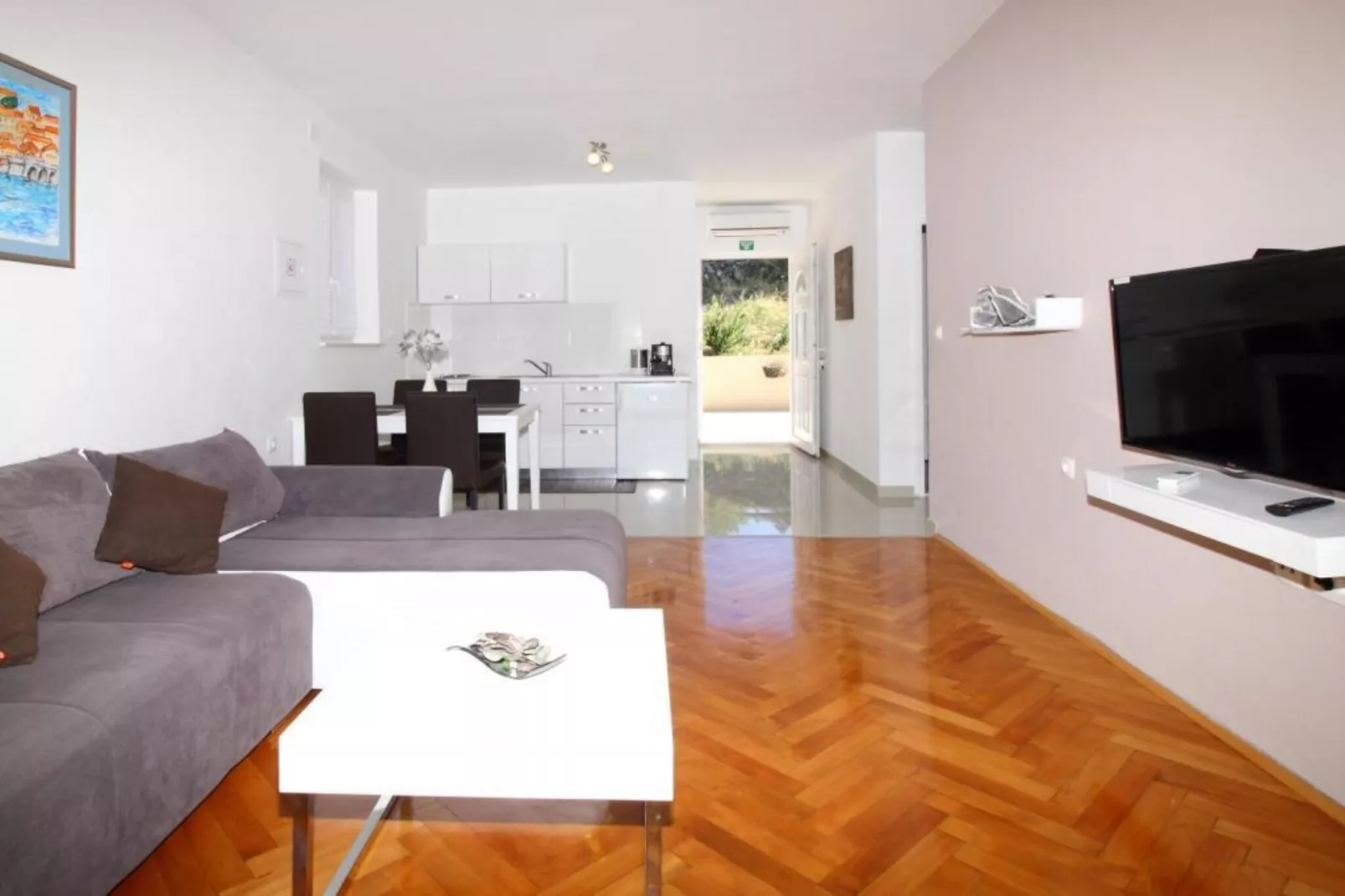 Apartments Dubreta - Superior Two Bedroom Apartment with Balcony (2nd Floor)-Living room