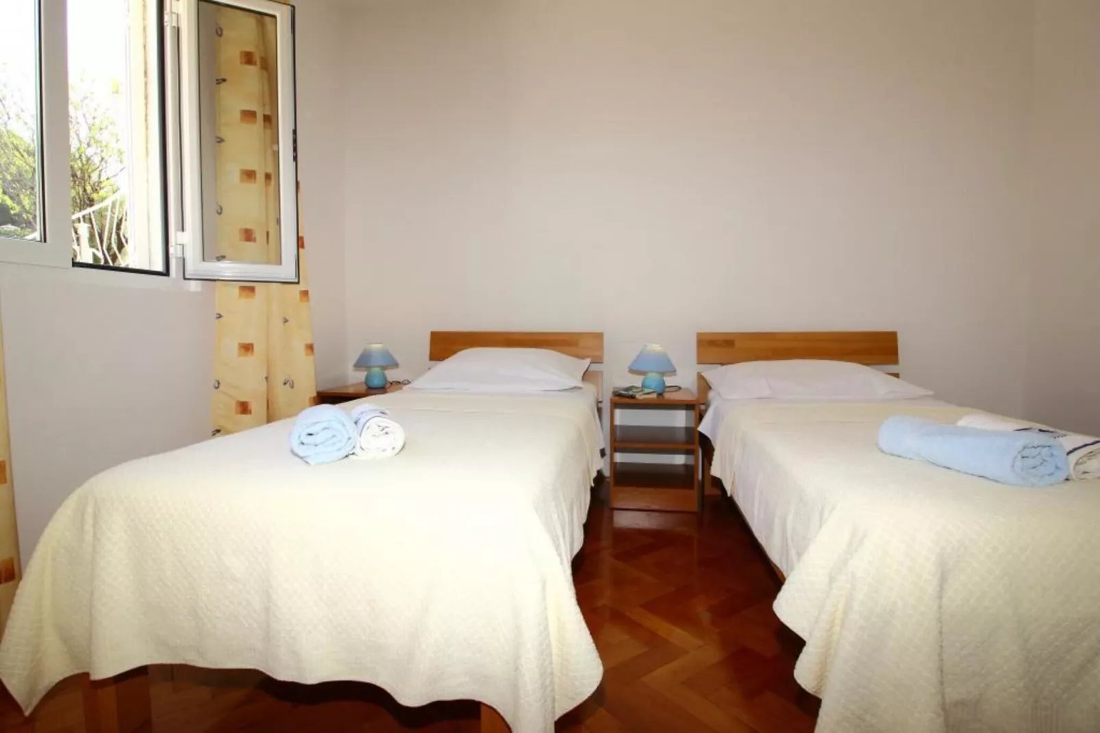 Apartments Dubreta - Superior Two Bedroom Apartment with Balcony (2nd Floor)-Bedroom