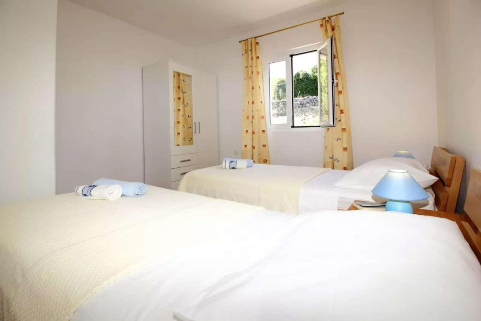 Apartments Dubreta - Superior Two Bedroom Apartment with Balcony (2nd Floor)-Bedroom