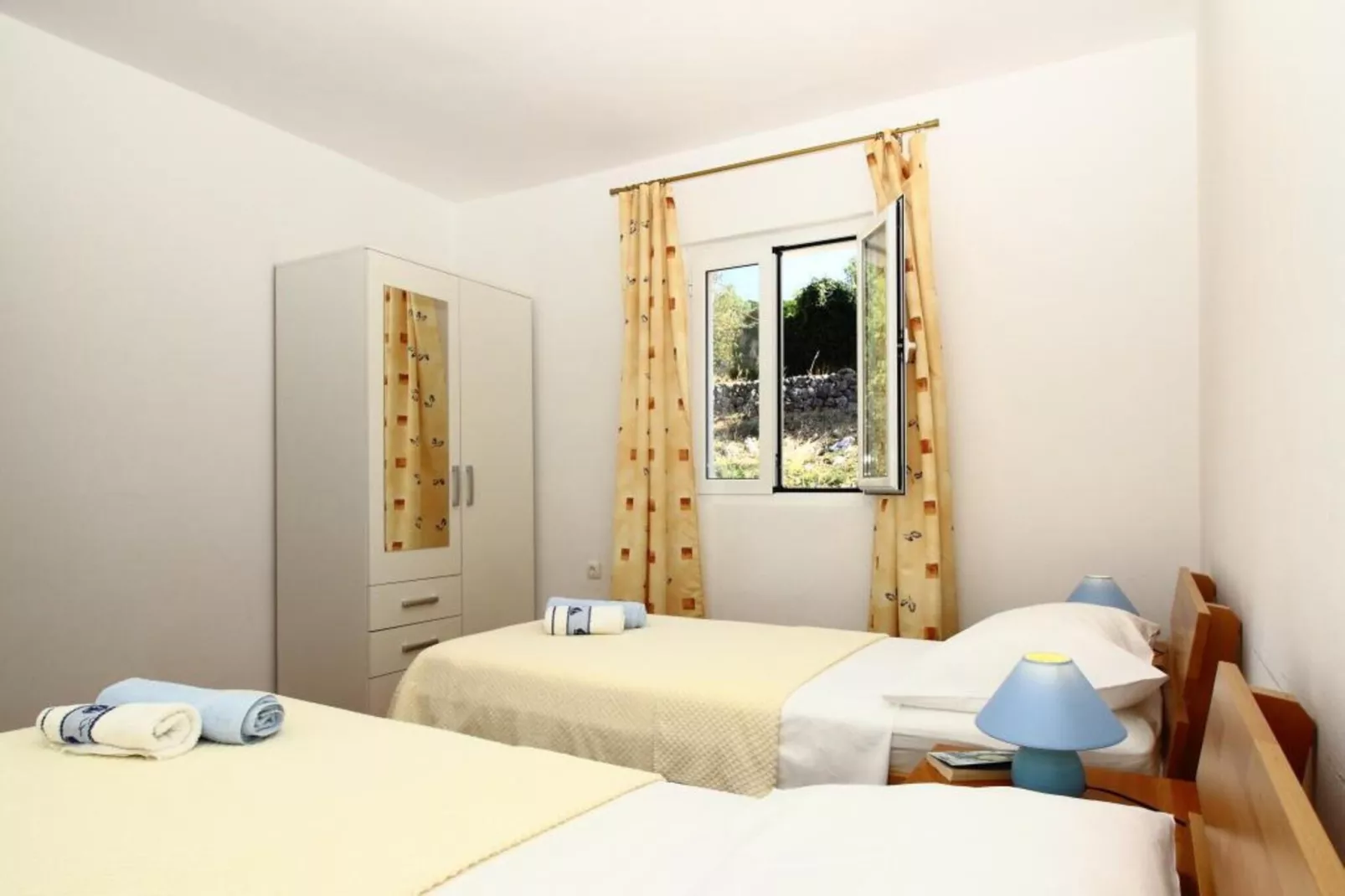 Apartments Dubreta - Superior Two Bedroom Apartment with Balcony (2nd Floor)-Bedroom