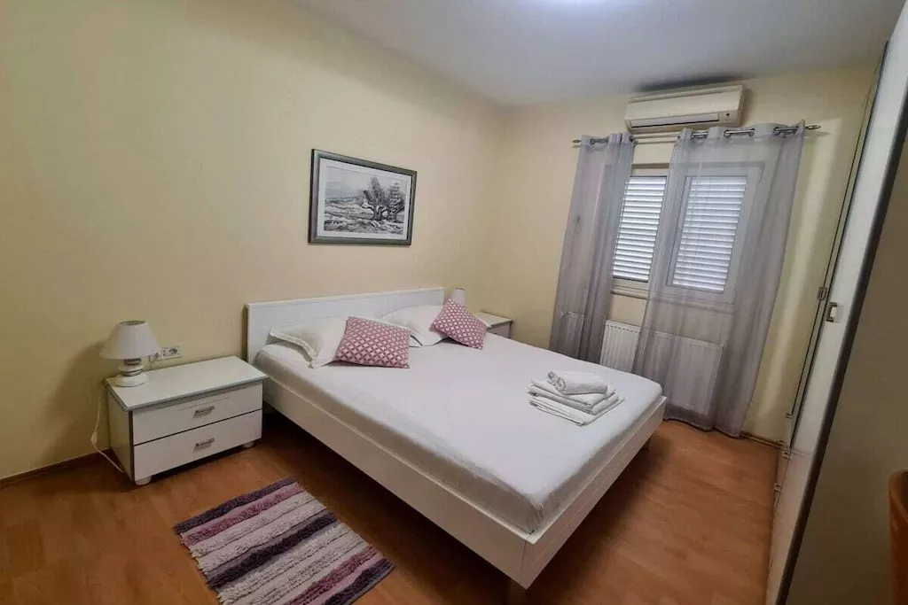 87395-Bedroom