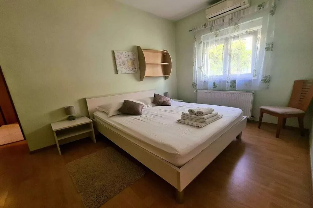 87395-Bedroom