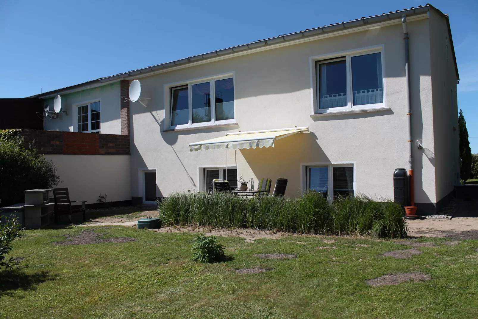 Ferienwohnung mit großem Garten-Exterior summer