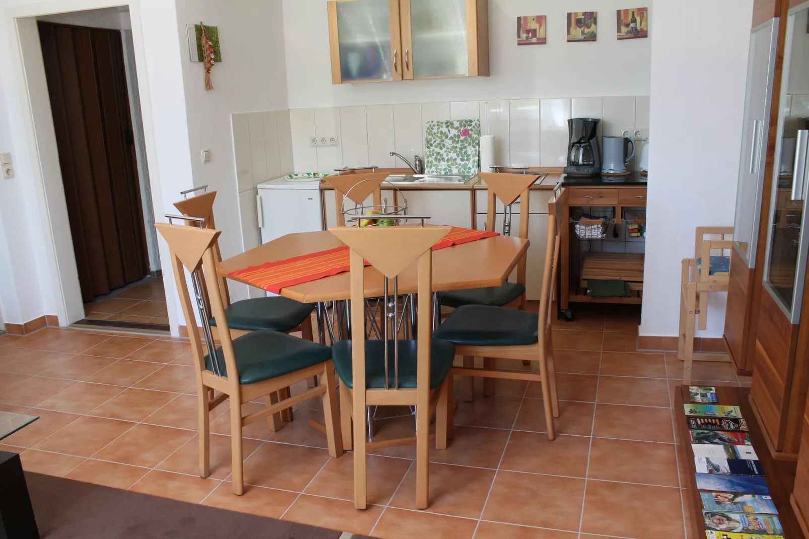 Ferienwohnung mit großem Garten-Dining room