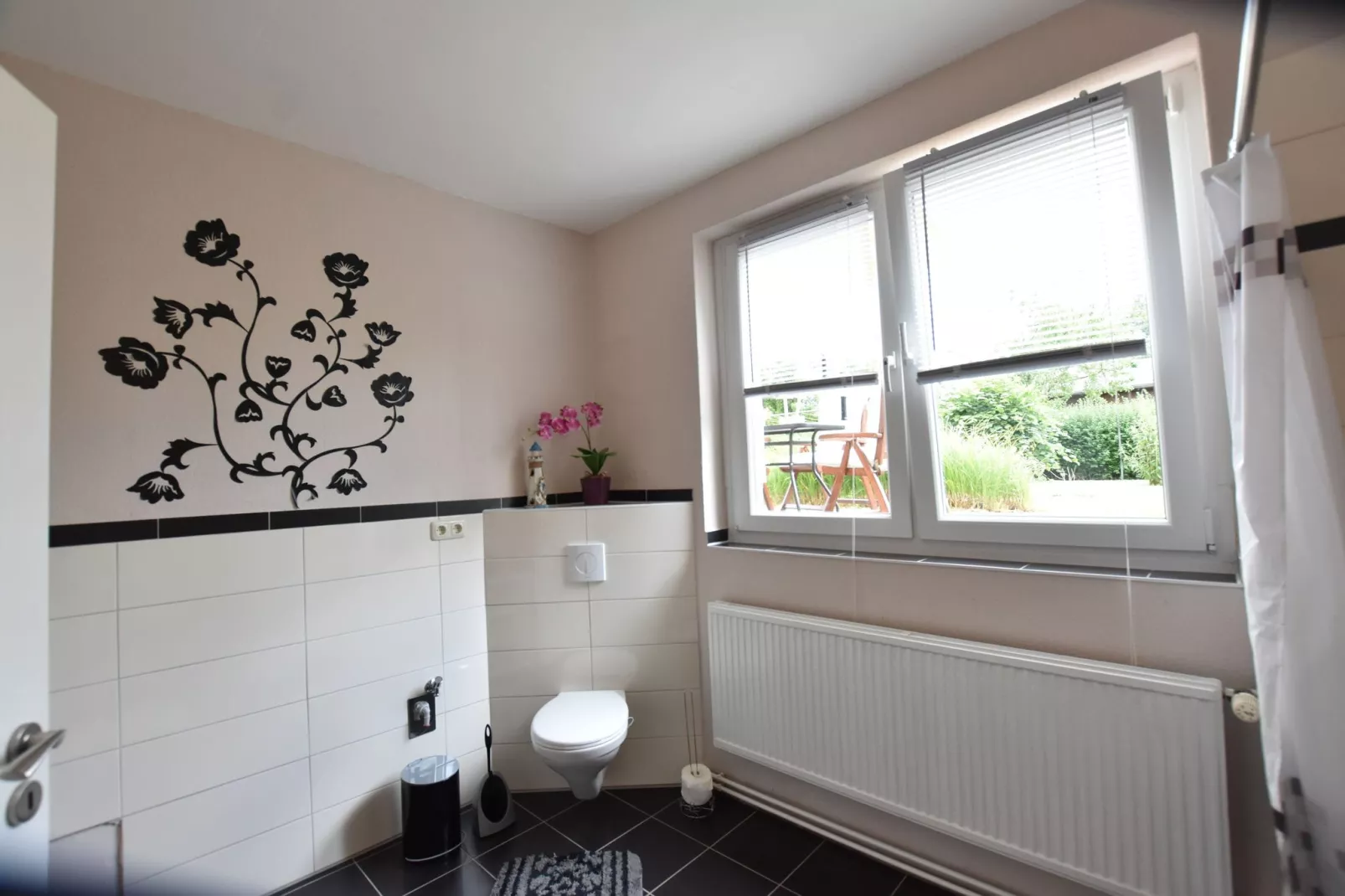 Ferienwohnung mit großem Garten-Bathroom