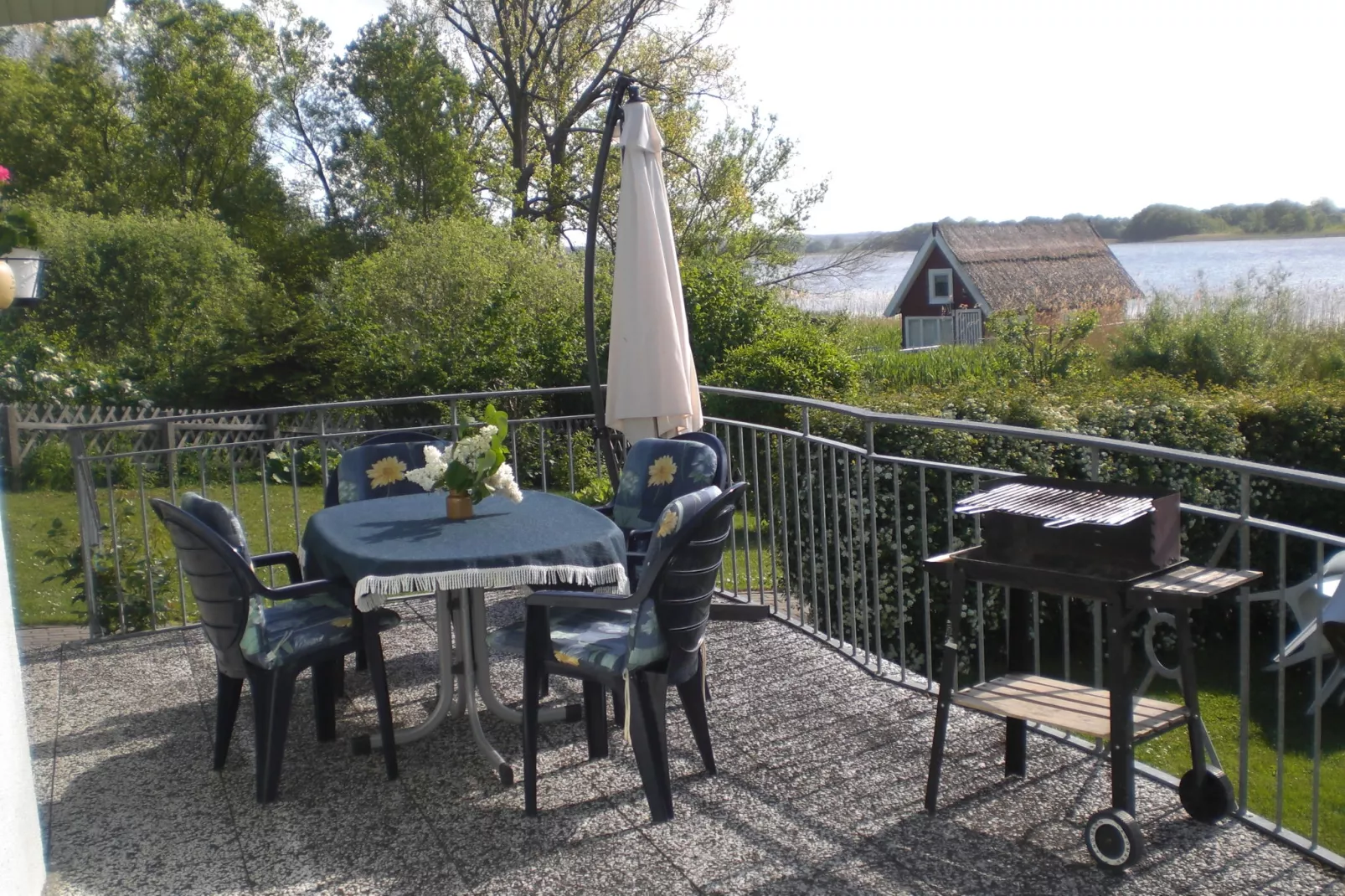 Das Haus Am See mit Kamin und eigenem Boot-Terrassenbalkon