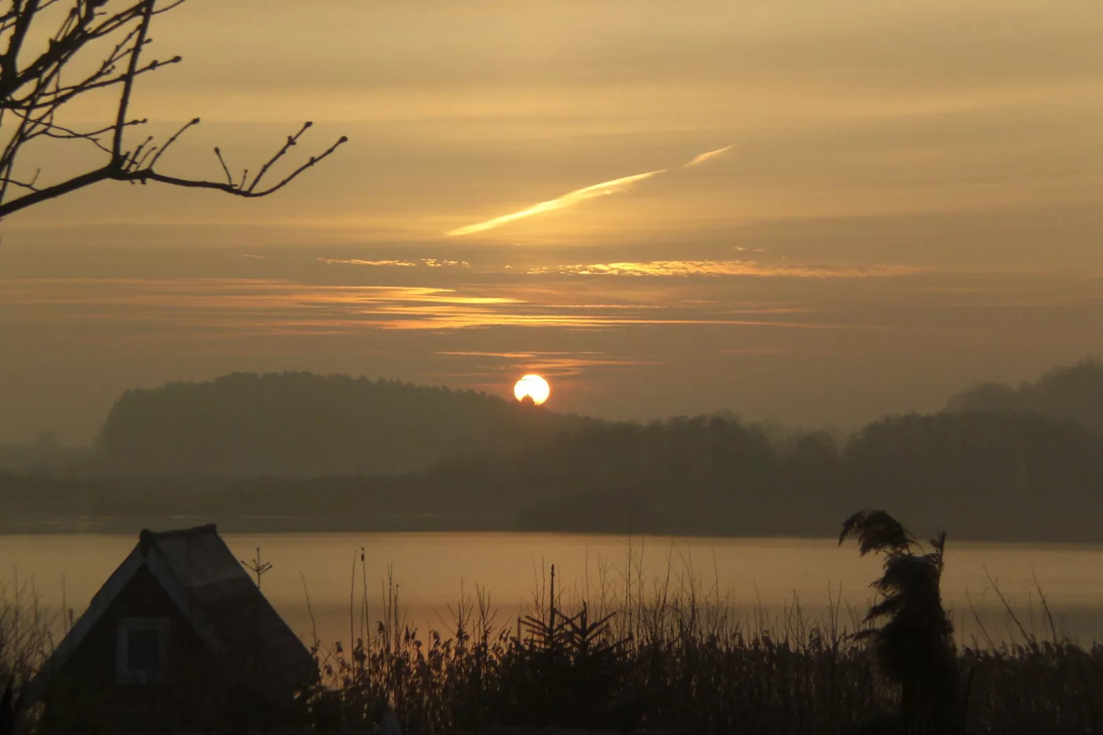 Das Haus Am See mit Kamin und eigenem Boot-Aussicht Sommer