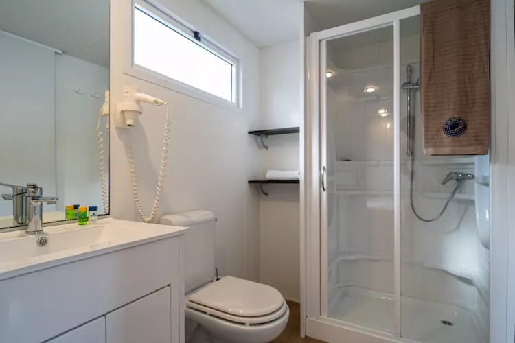 Jesolo Mare Family Village Lido di Jesolo - Lodge Comfort Dog 4 plus 1 pax-Badezimmer