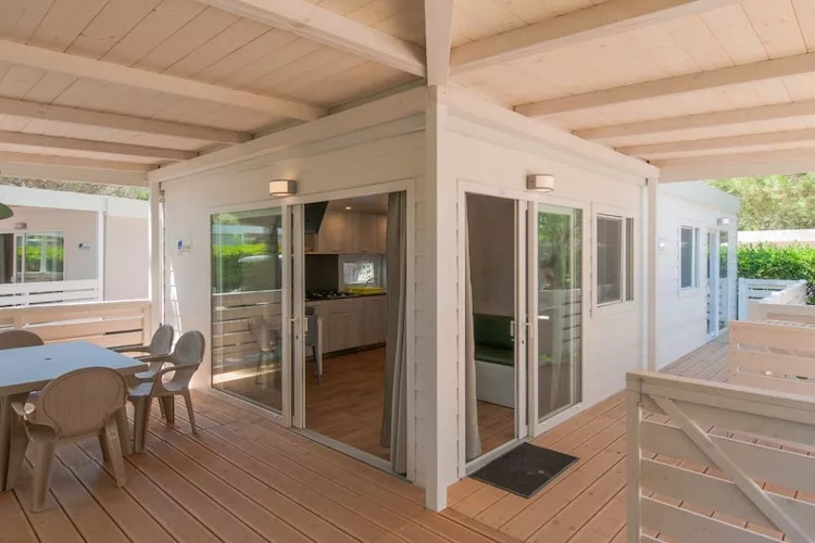 Jesolo Mare Family Village Lido di Jesolo - Lodge Deluxe 6 pax-Terrassenbalkon