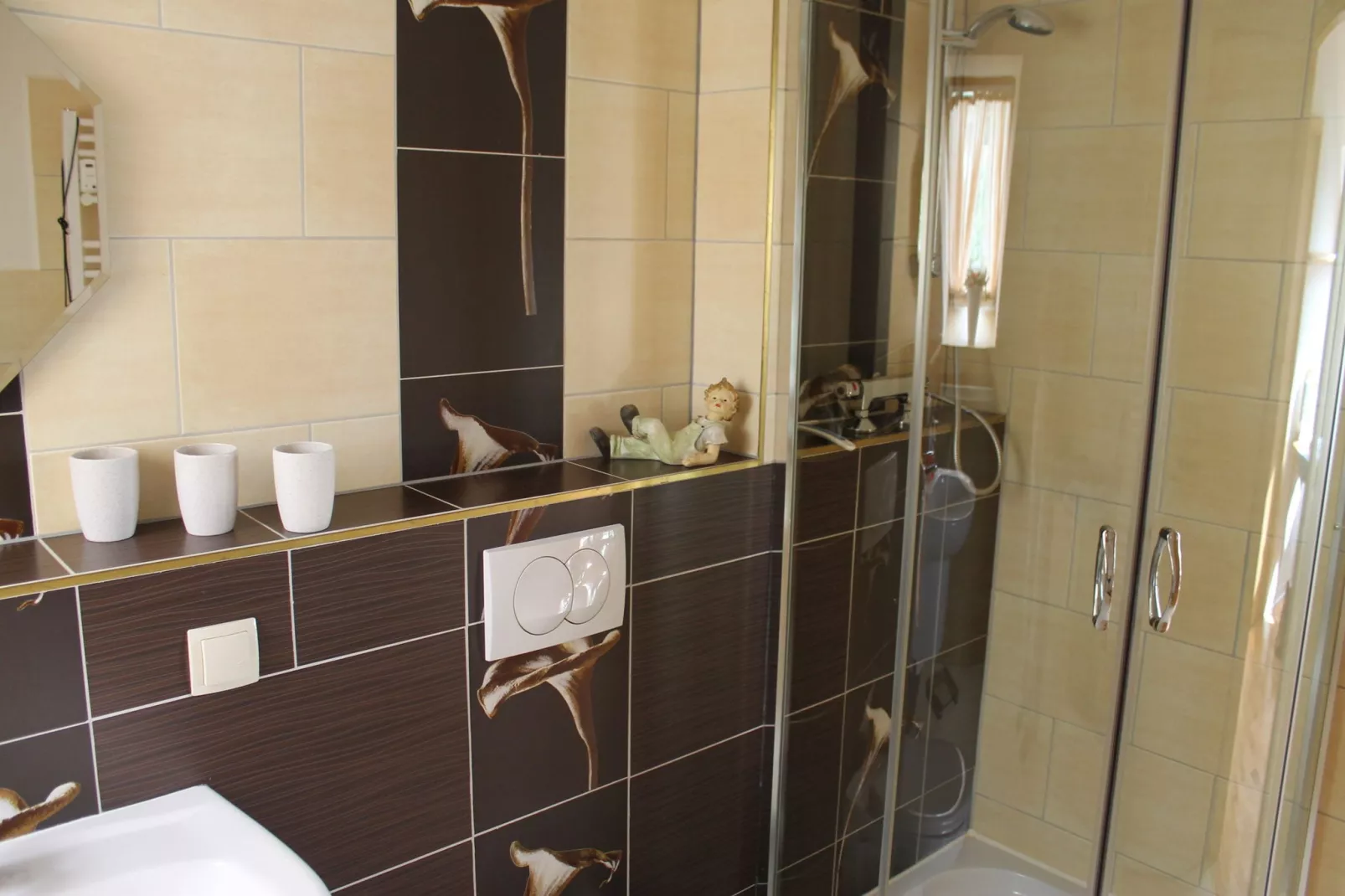 Wohnen im Grünen mit großem Garten und Grill-Bathroom