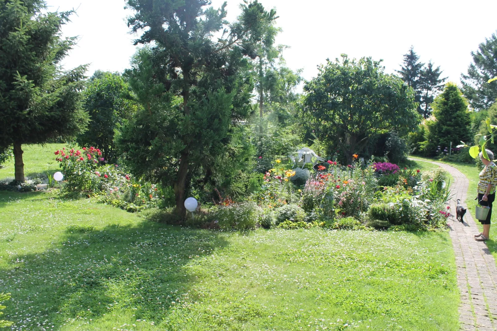 Wohnen im Grünen mit großem Garten und Grill-Gardens summer
