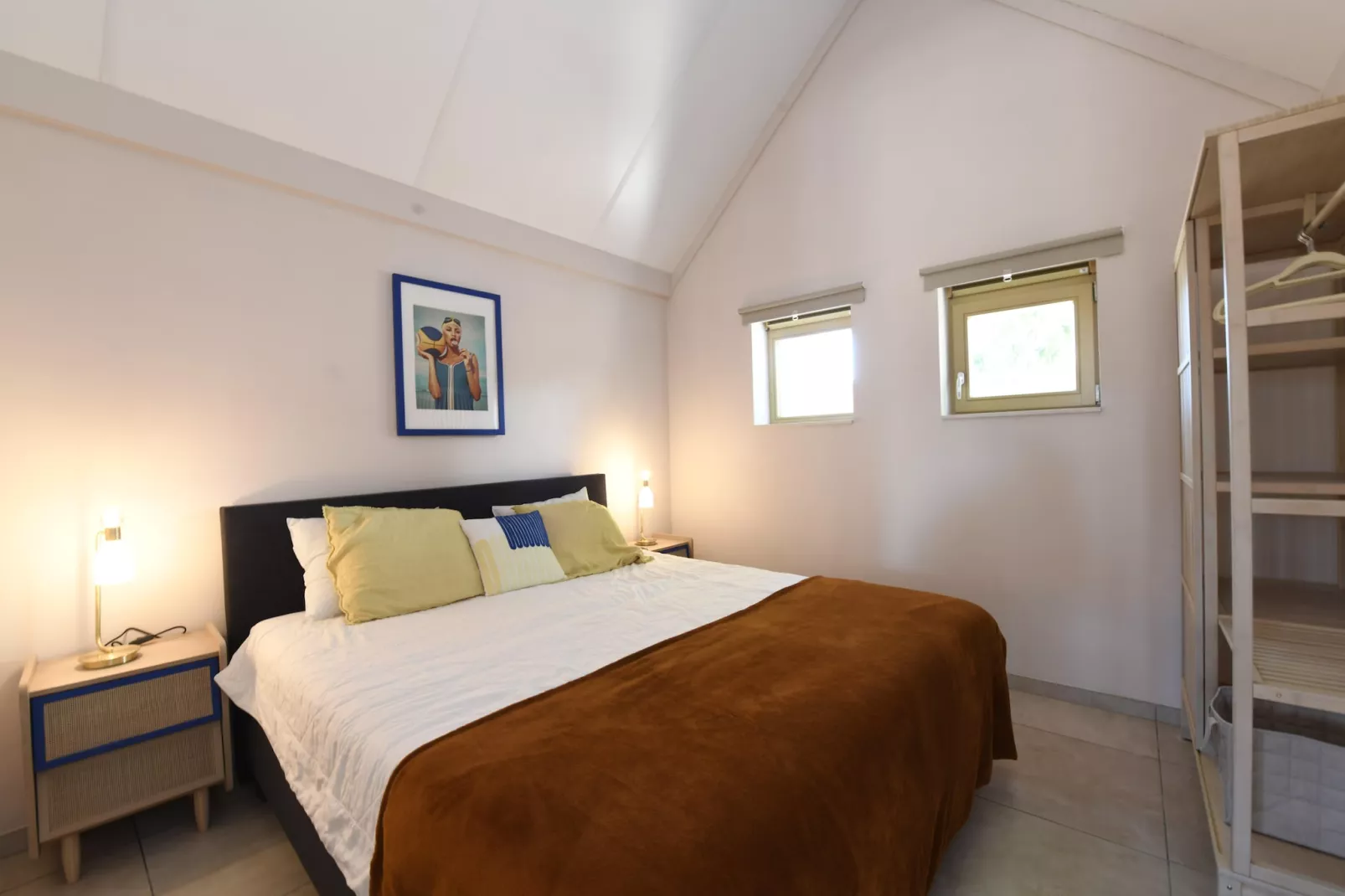 WH2/42-Bedroom