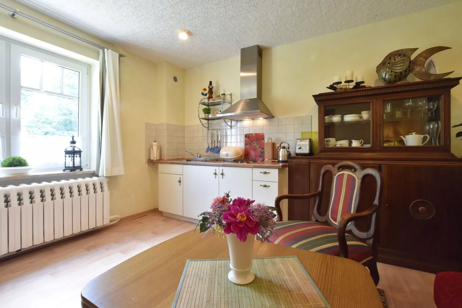 Romantische Ferienwohnung an der Ostsee mit Garten-Wohnzimmer