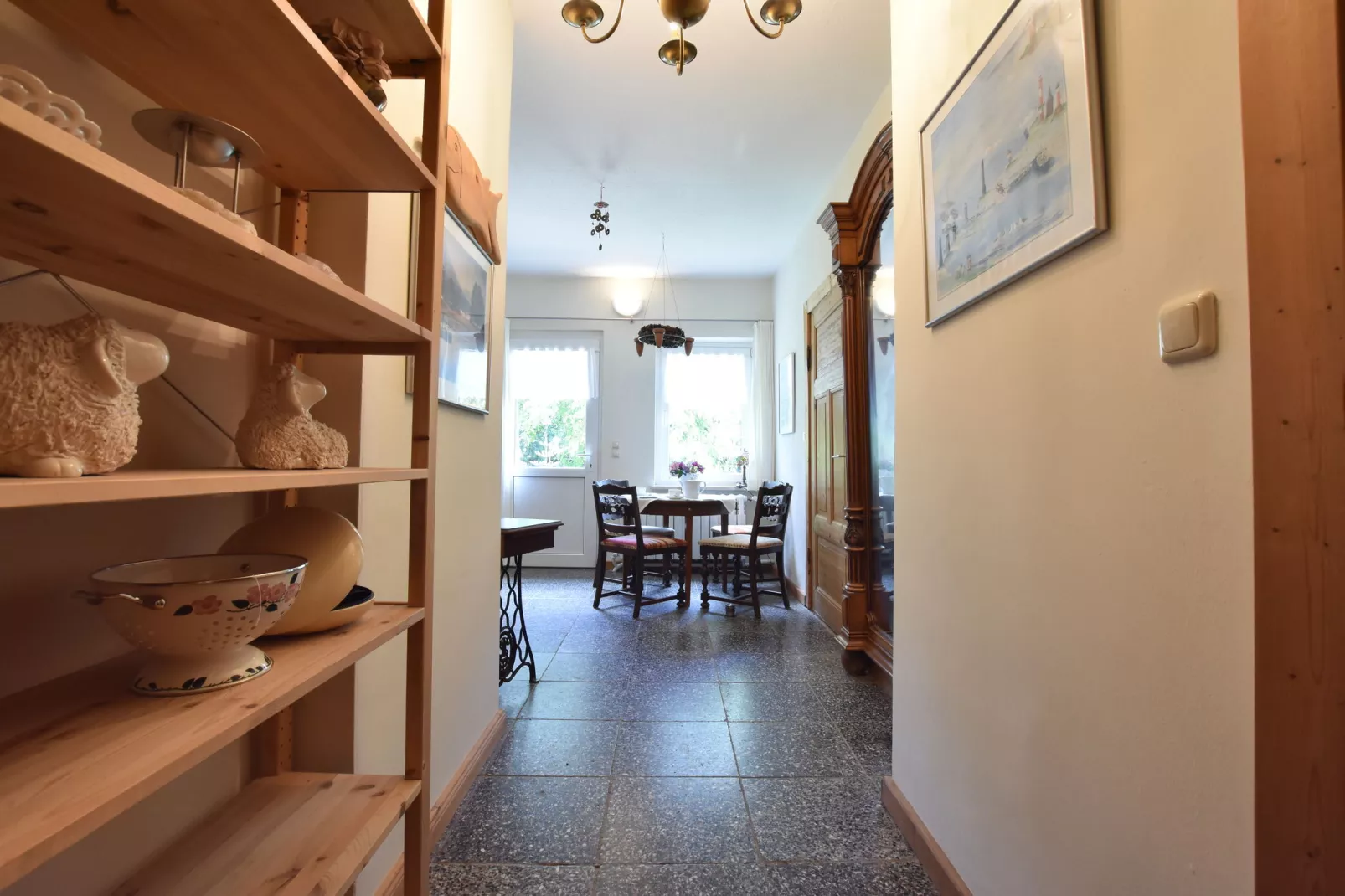 Romantische Ferienwohnung an der Ostsee mit Garten-Flur