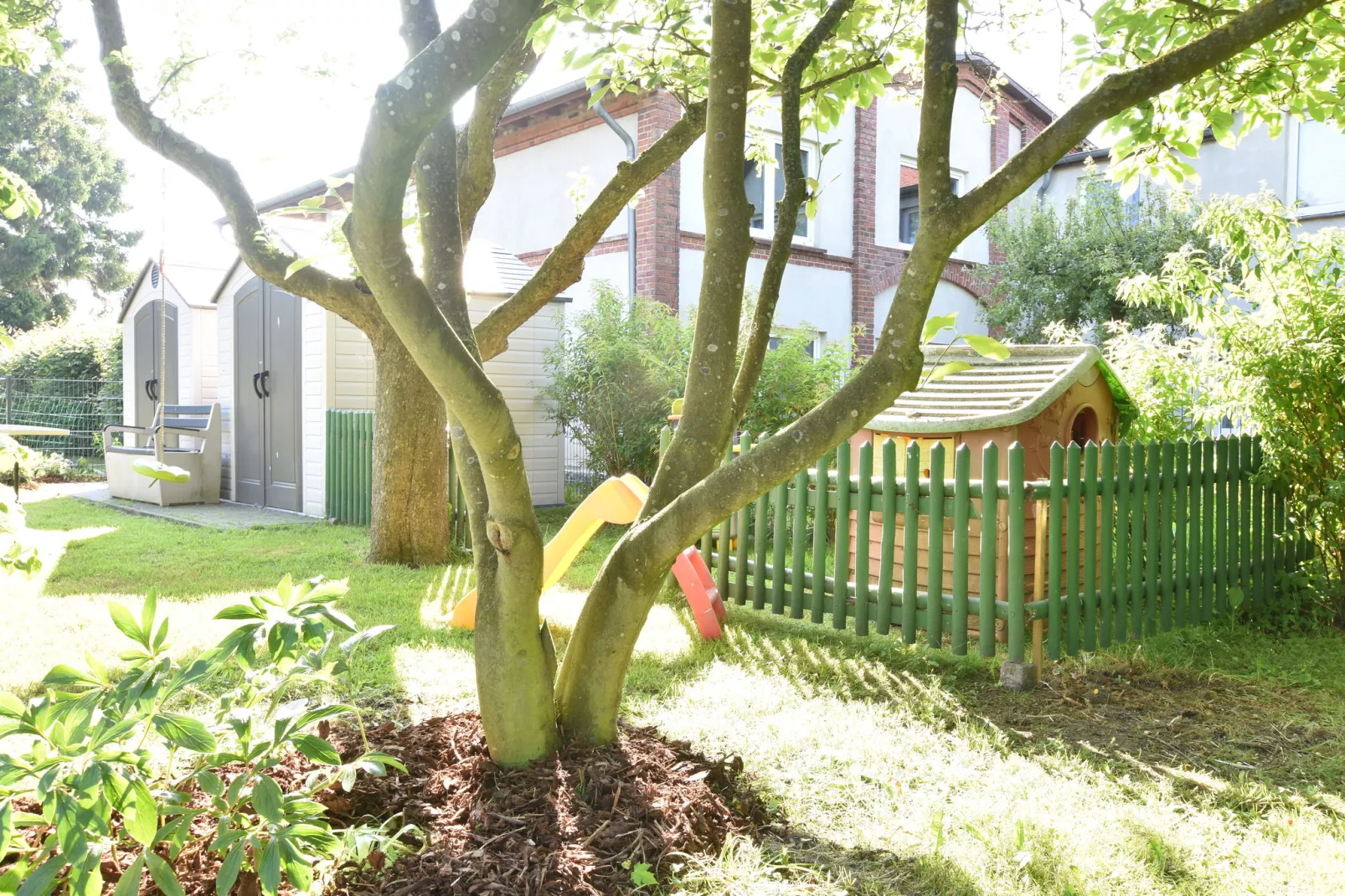 Romantische Ferienwohnung an der Ostsee mit Garten-Gärten Sommer