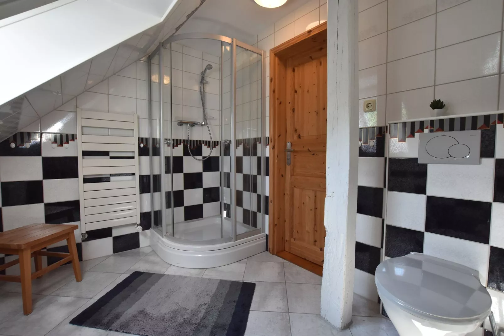Landhauswohnung an der Ostsee mit Garten-Badezimmer