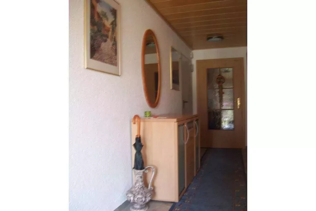 13650-Recreation room