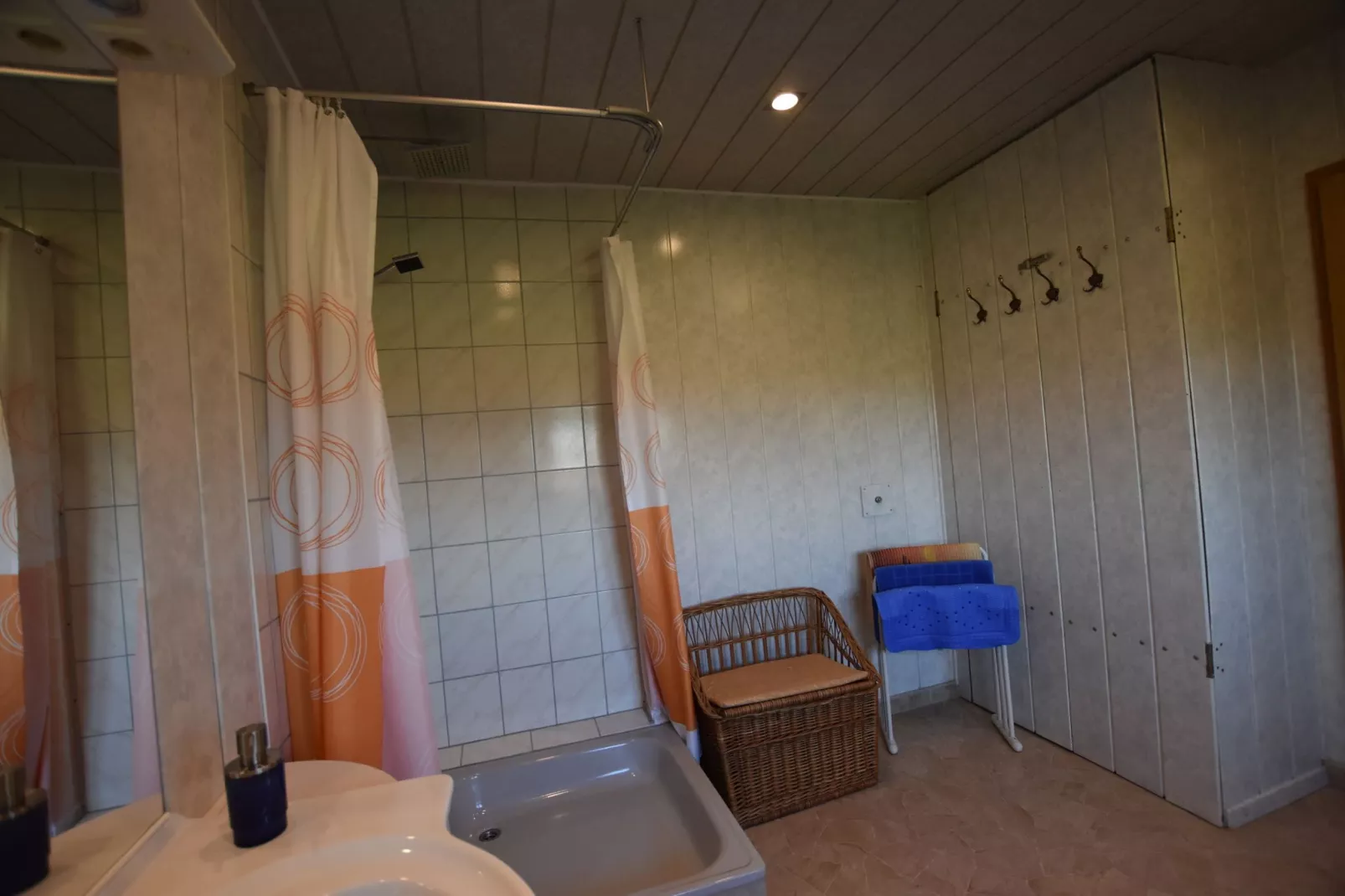 Ferienwohnung mit Feldblick-Bathroom
