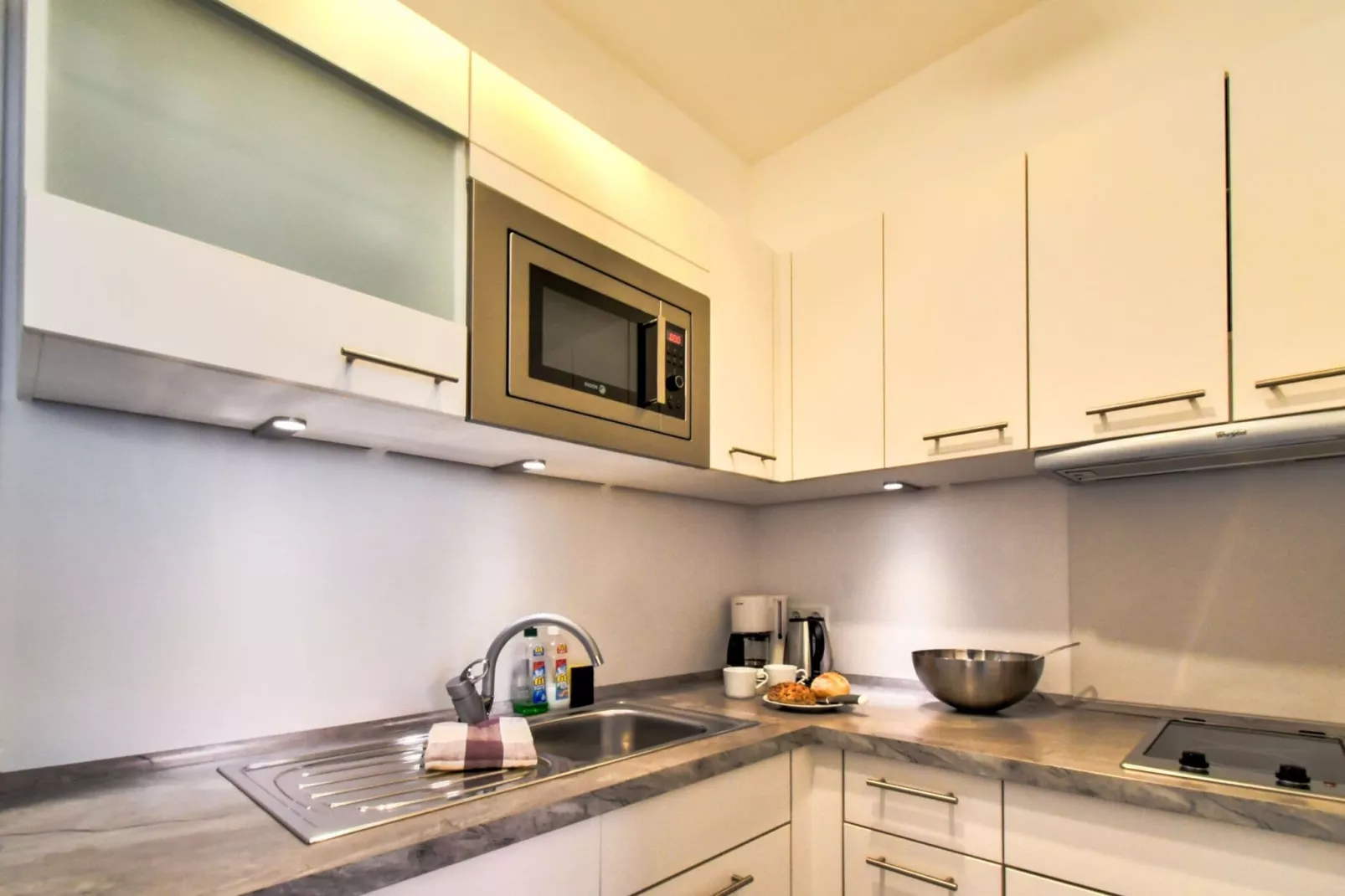 Komfortable Ferienwohnung in alter Stadtvilla Luv-Kitchen