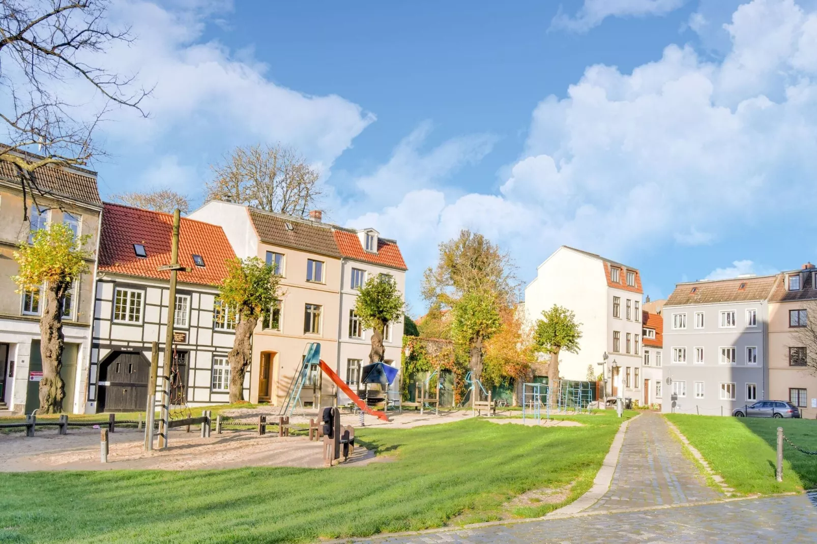 Komfortable Ferienwohnung in alter Stadtvilla Luv-Gardens summer