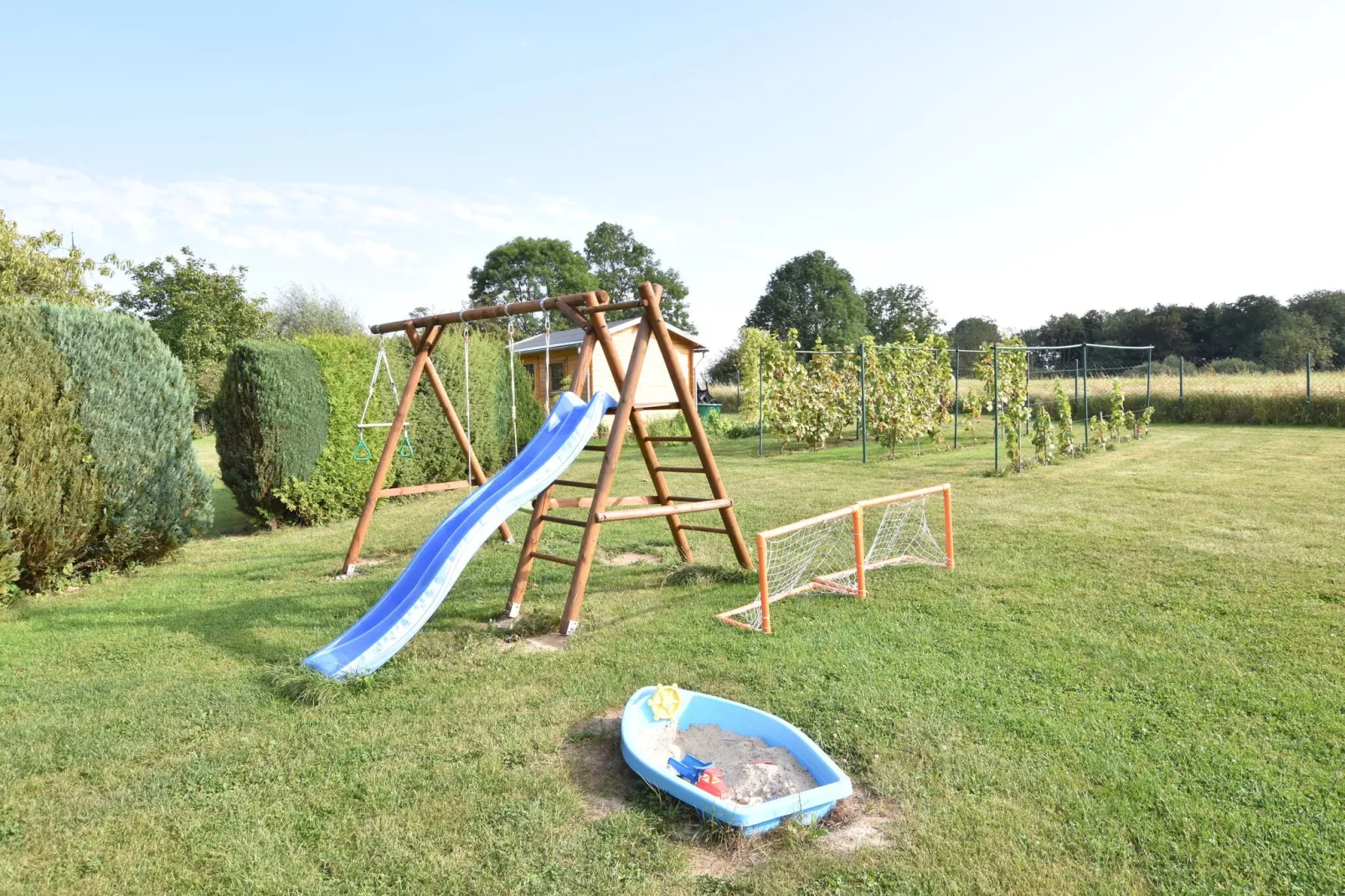 Platz im Grünen 1-Gardens summer