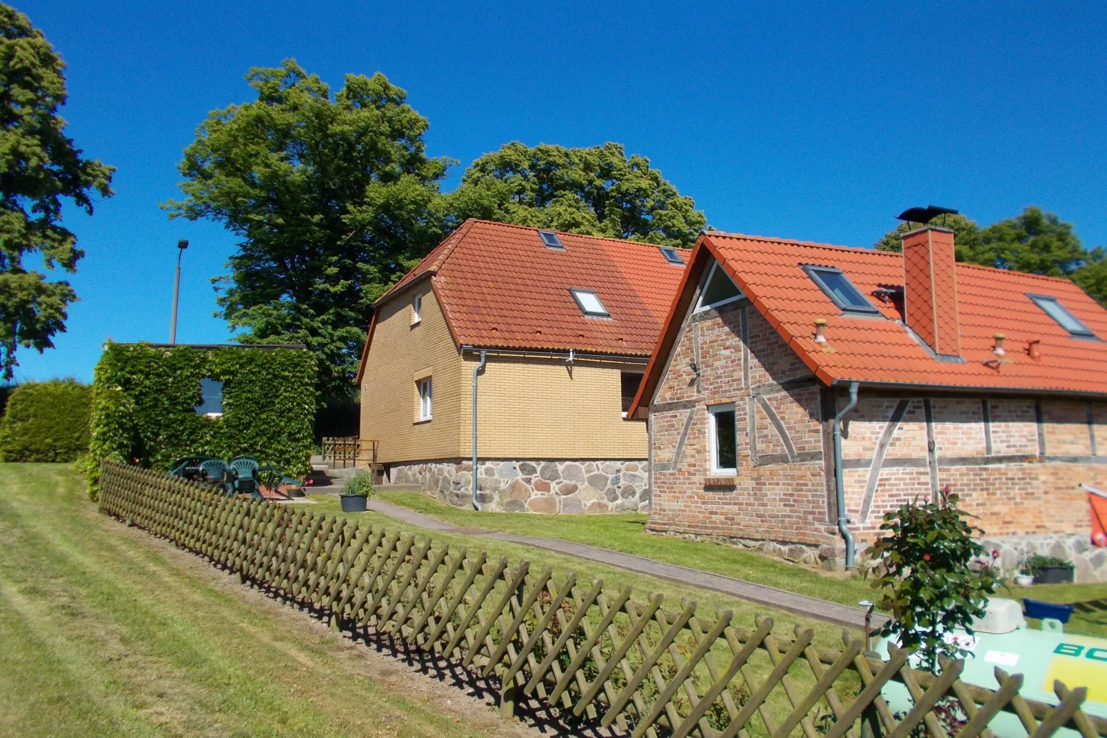 Platz im Grünen 1-Gardens summer