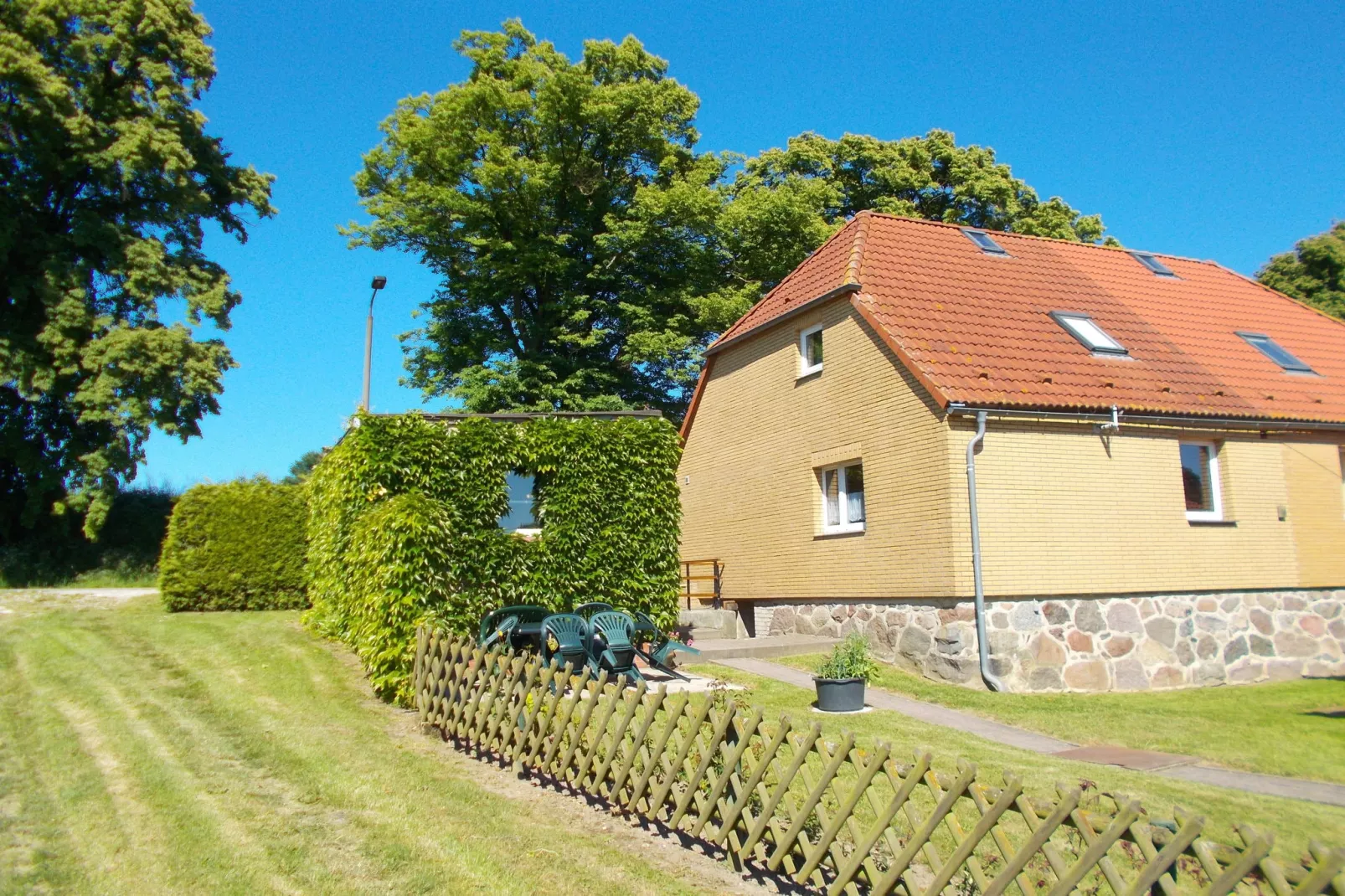 Platz im Grünen 3-Exterior summer