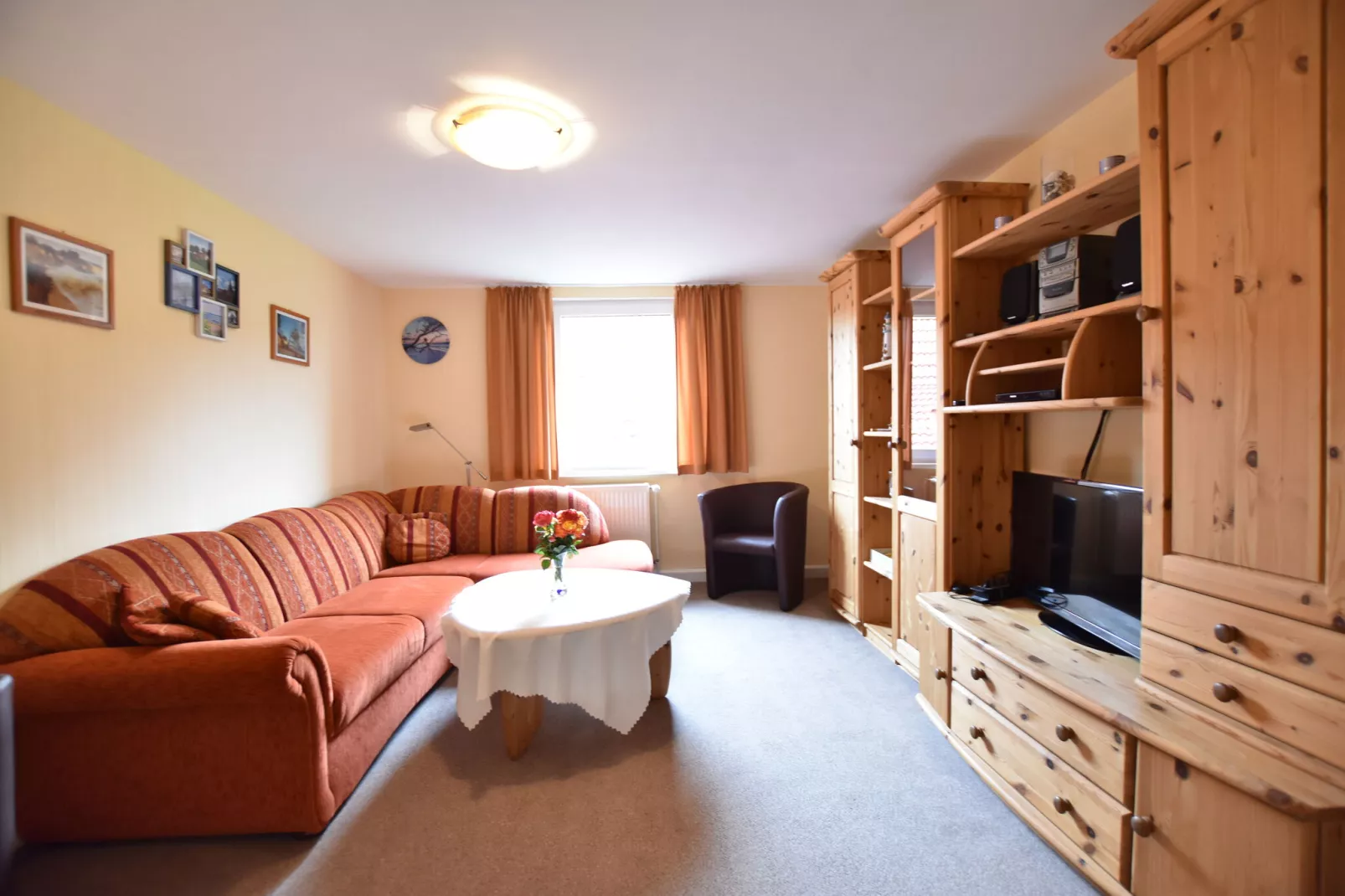 Platz im Grünen 3-Living room