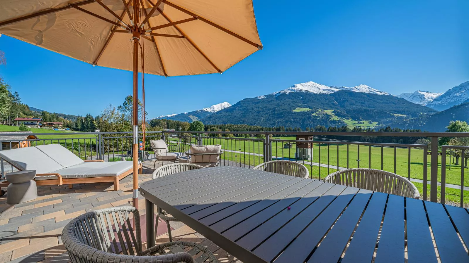 Premium Apartments SunnseitPanorama-Terrassenbalkon