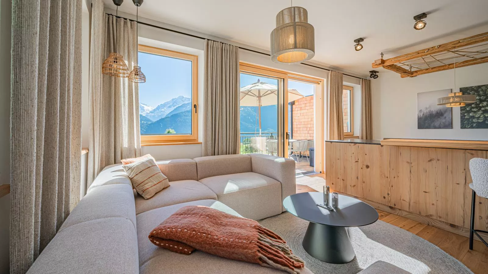 Premium Apartments SunnseitPanorama-Wohnzimmer