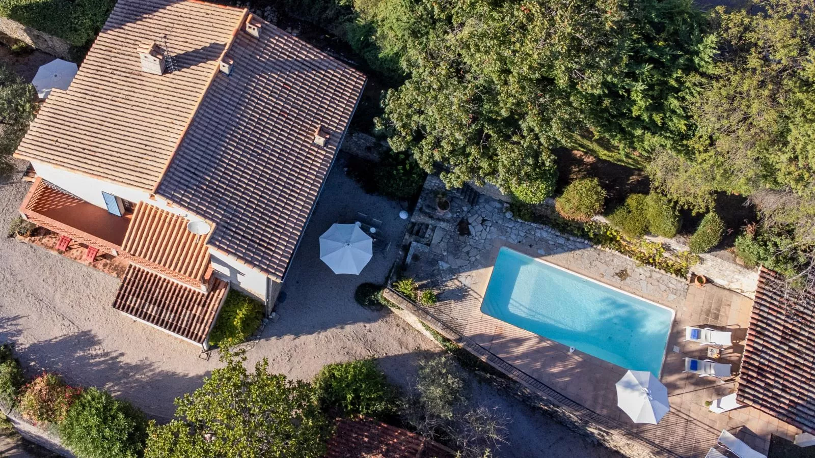 Le Hérisson-Exterior summer