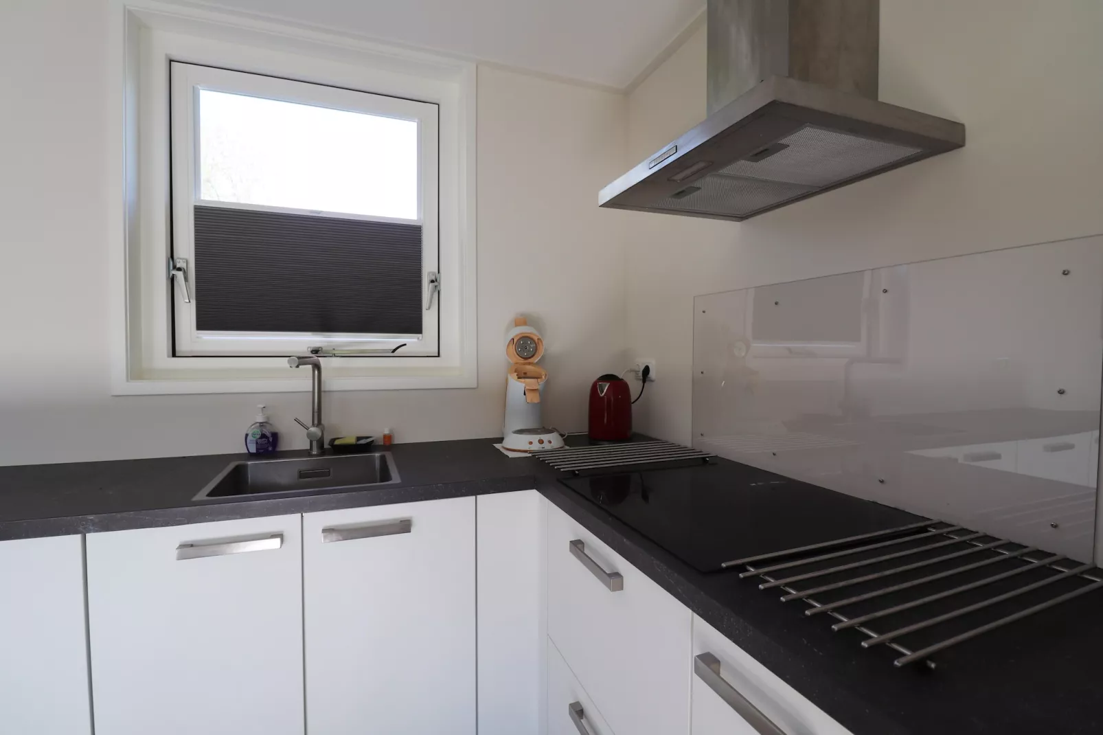 Chalet in Sint Nyk-Kitchen